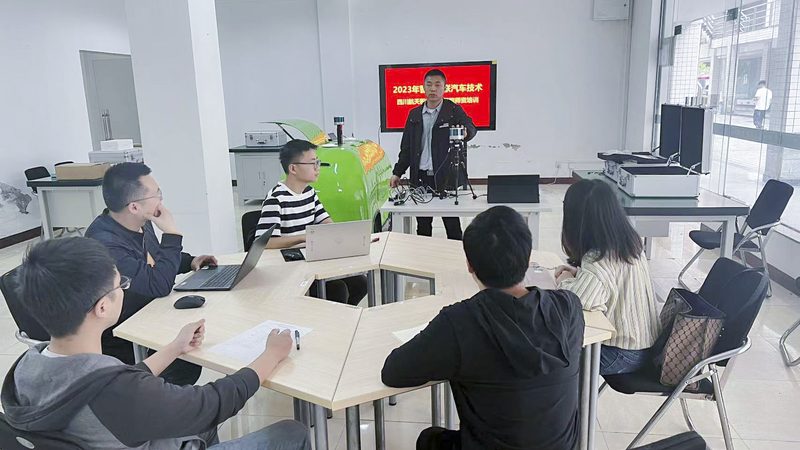 小标题：Scratch：图形化编程的入门神器