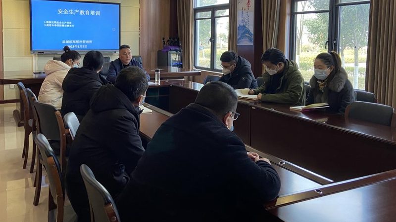 在翻译过程中，要注意语言规范，避免出现中式英语。以下是一些常见的中式英语表达：